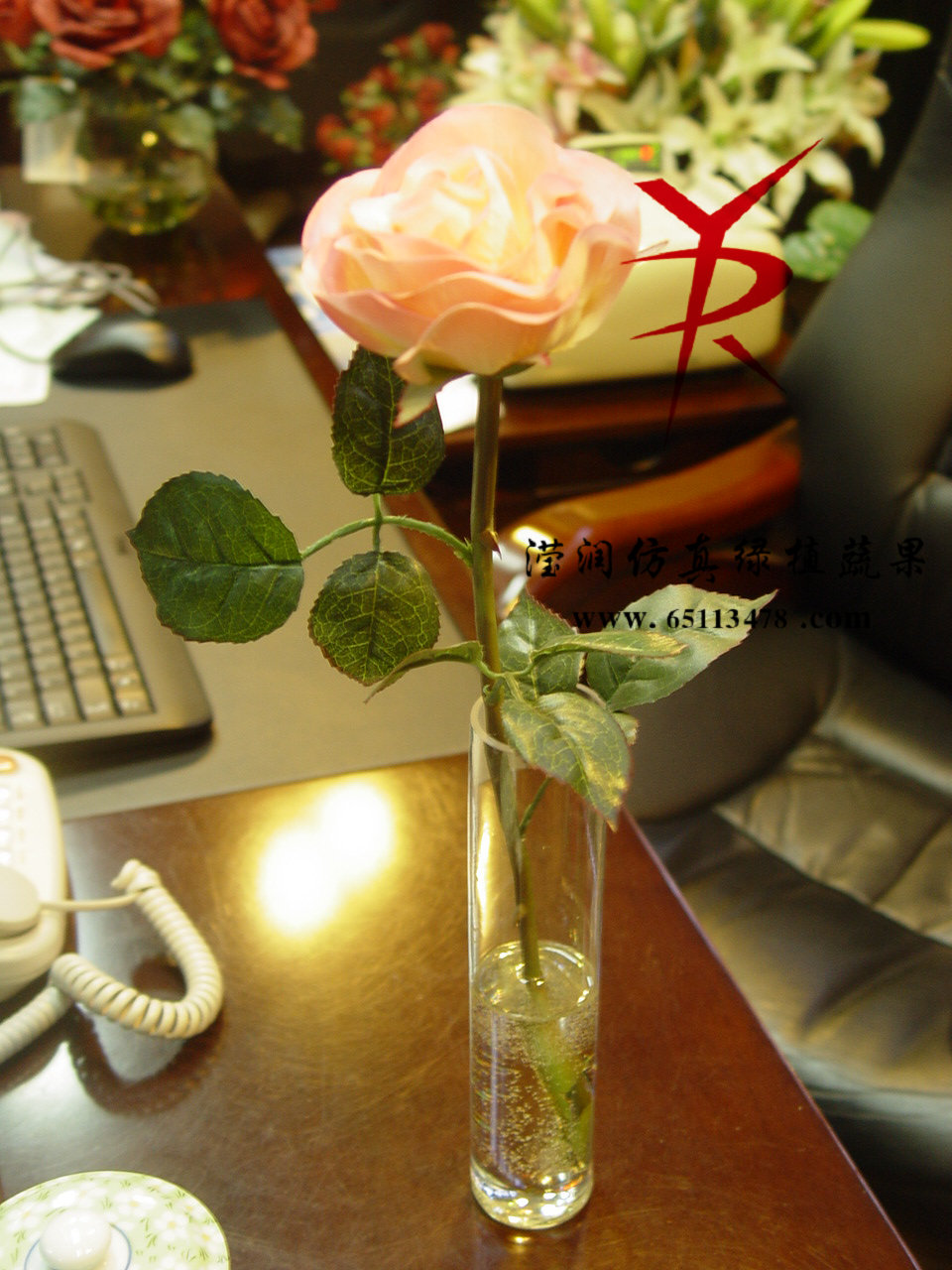 30公分玻璃盆单枝玫瑰